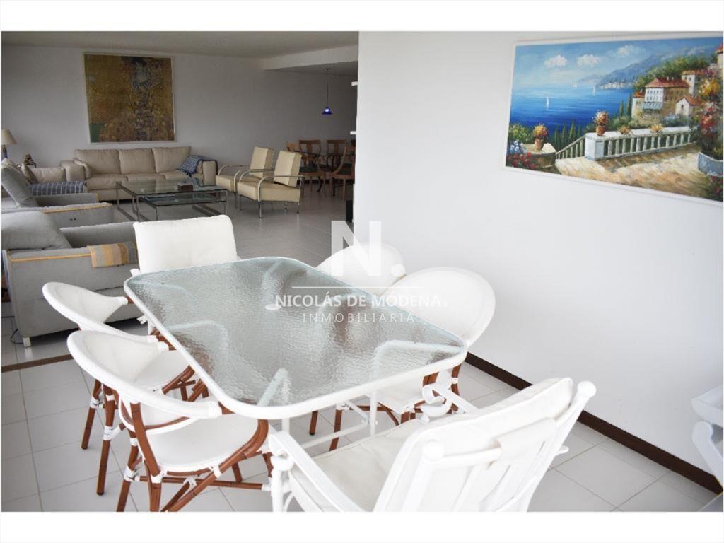 Departamento en playa brava, primera linea.