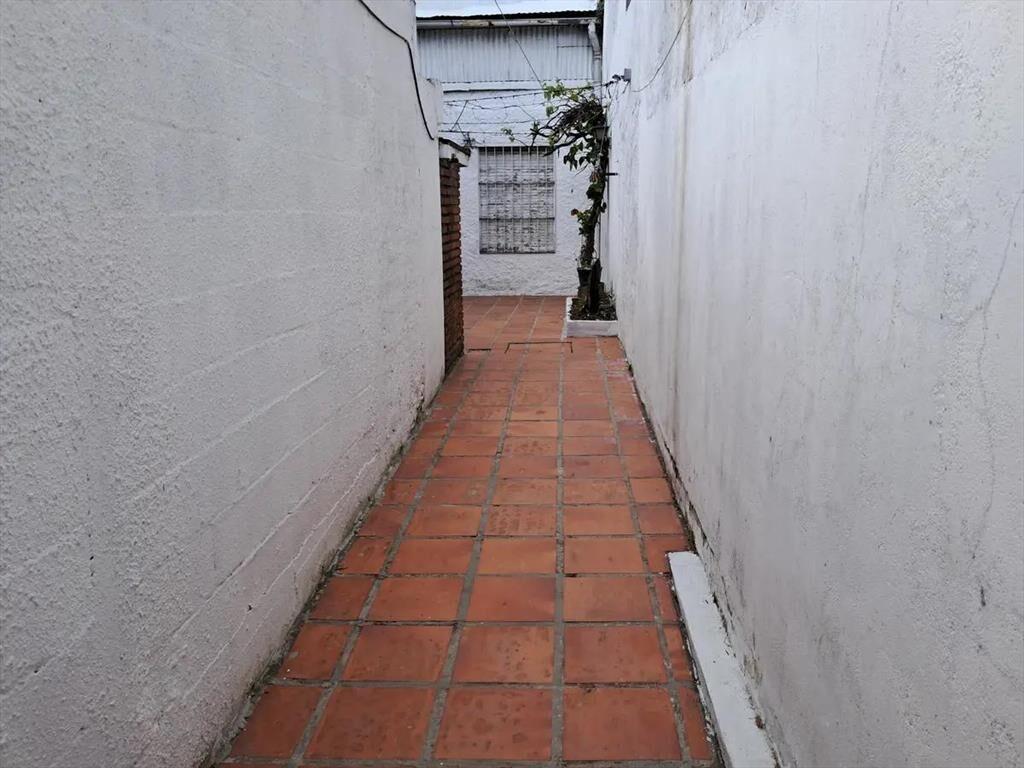 Casa próximo a Av. Luis A. de Herrera y Dr. José María Penc