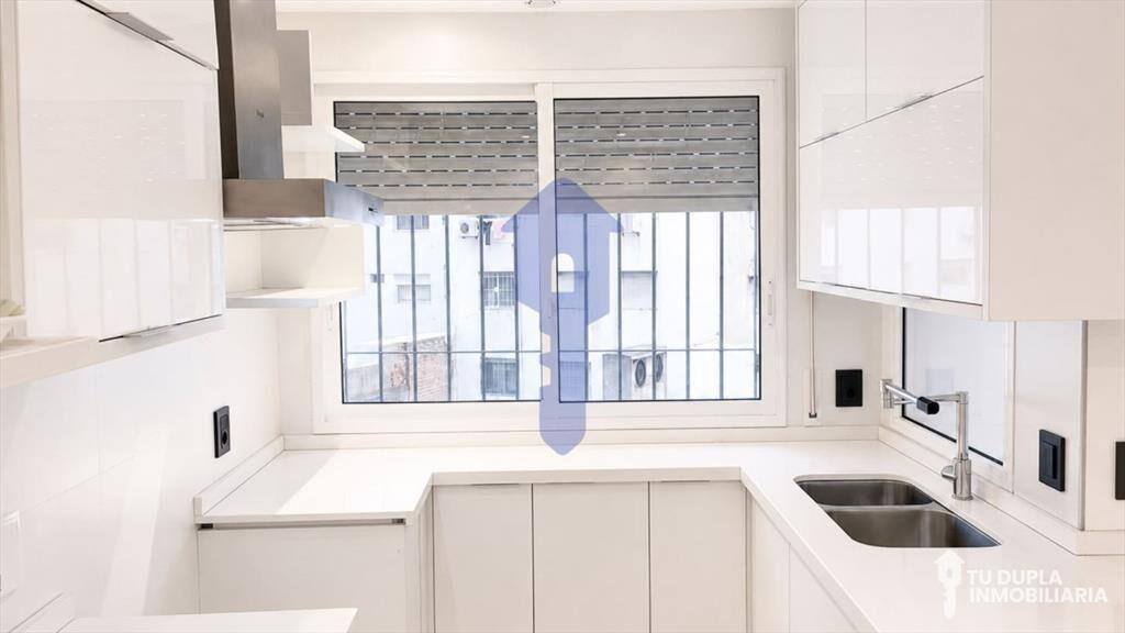 Venta apartamento 3 dormitorios 2 baños y box en tres cruc