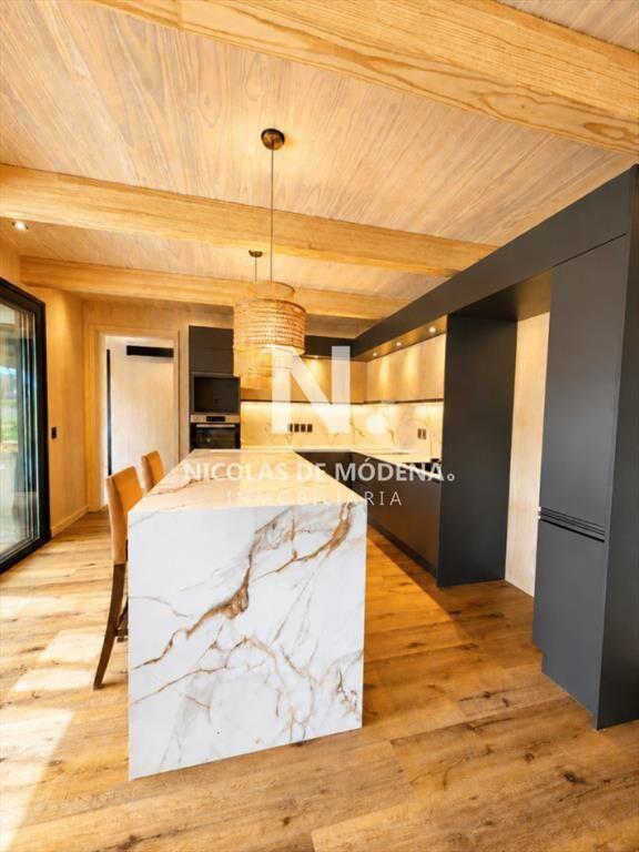 Hermosa casa de moderno diseño en venta en barrio privado