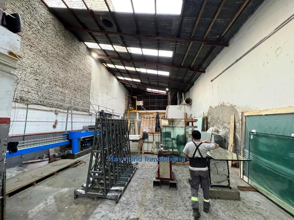 Venta de 2 locales linderos 645m2 edificados Goes