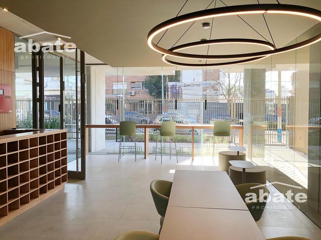 Monoambiente en venta con terraza al frente. Ideal inversió