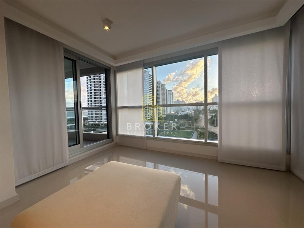 Venta de apartamento de categoria, dos y medio en