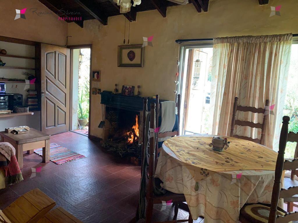 VENTA CASA DE 3 DORMITORIOS BARRIO PINARES