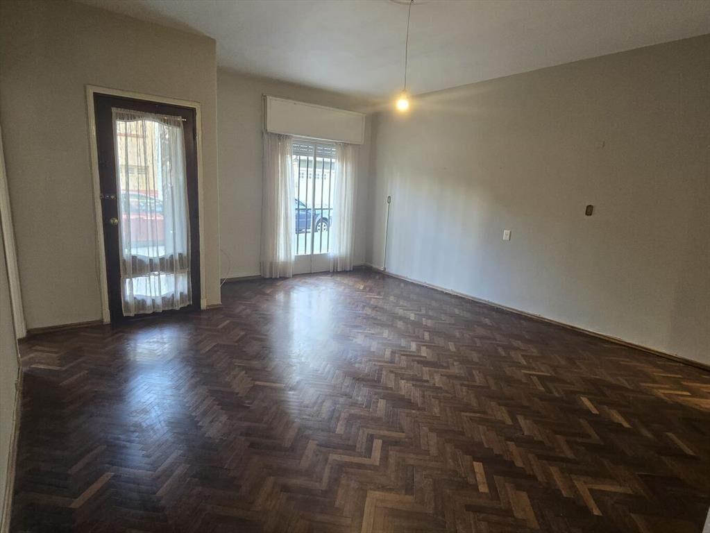 Gran ubicación de Pocitos, apto. tipo casa, excelente estad