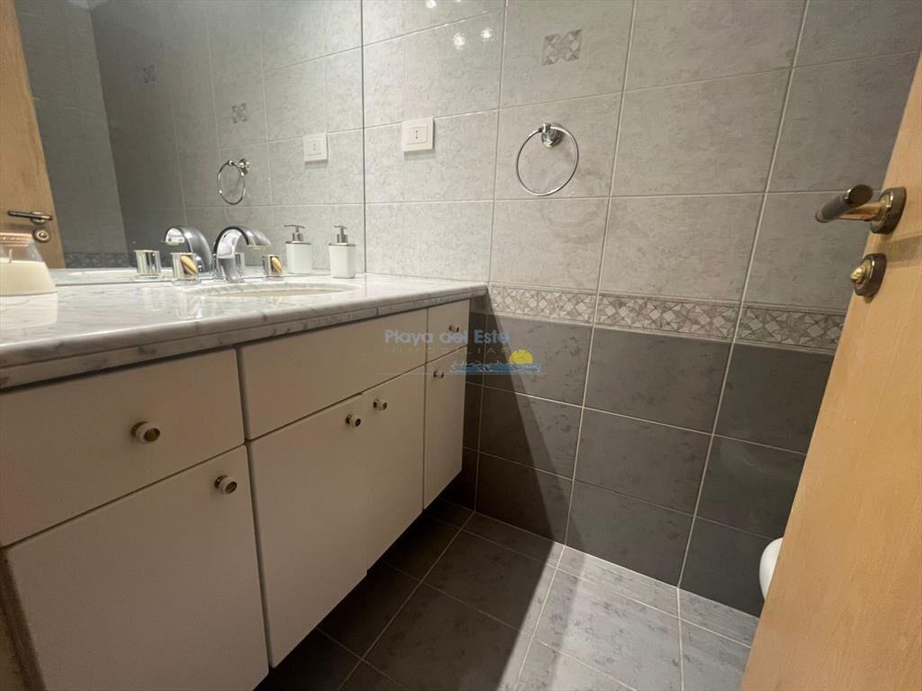 Apartamento en Alquiler de 3 dormitorios en Punta