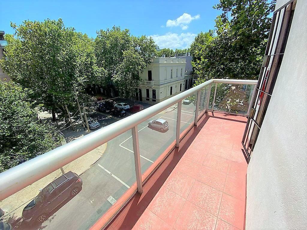 Apartamento En Venta 3 Dormitorios 2 baños en Parque Rodo