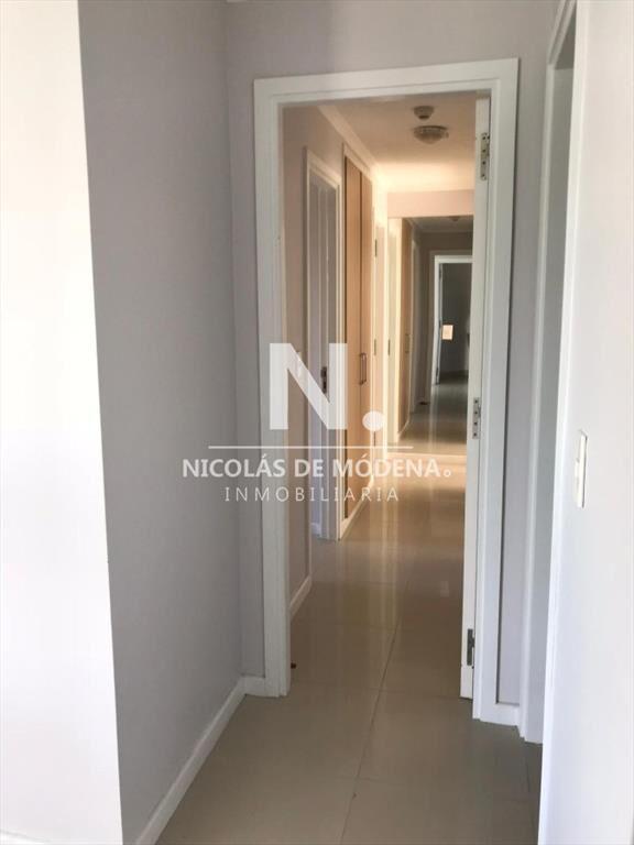 Vende apartamento de 3 dormitorios a metros del