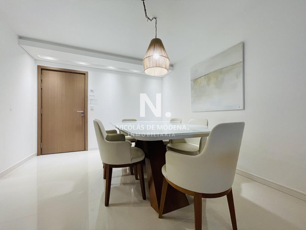 Apartamento de 3 Dormitorios con Parrillero en -