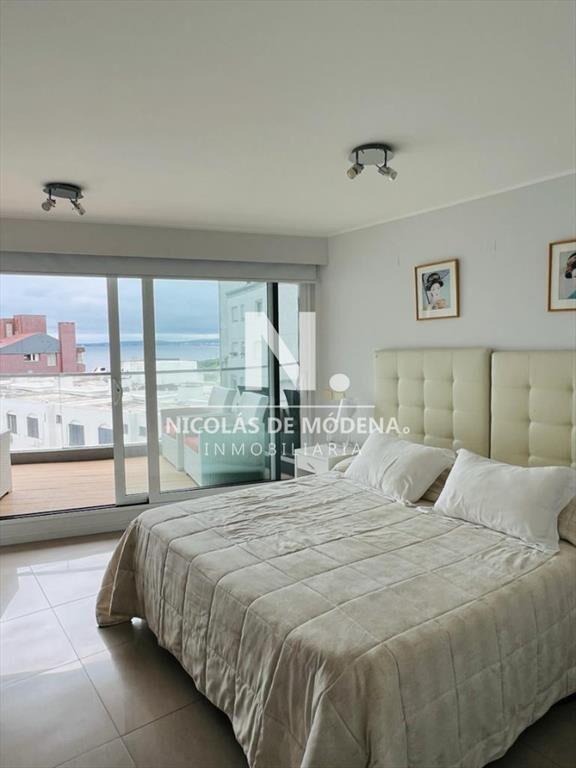 Vende impecable apartamento de 3 dormitorios, con