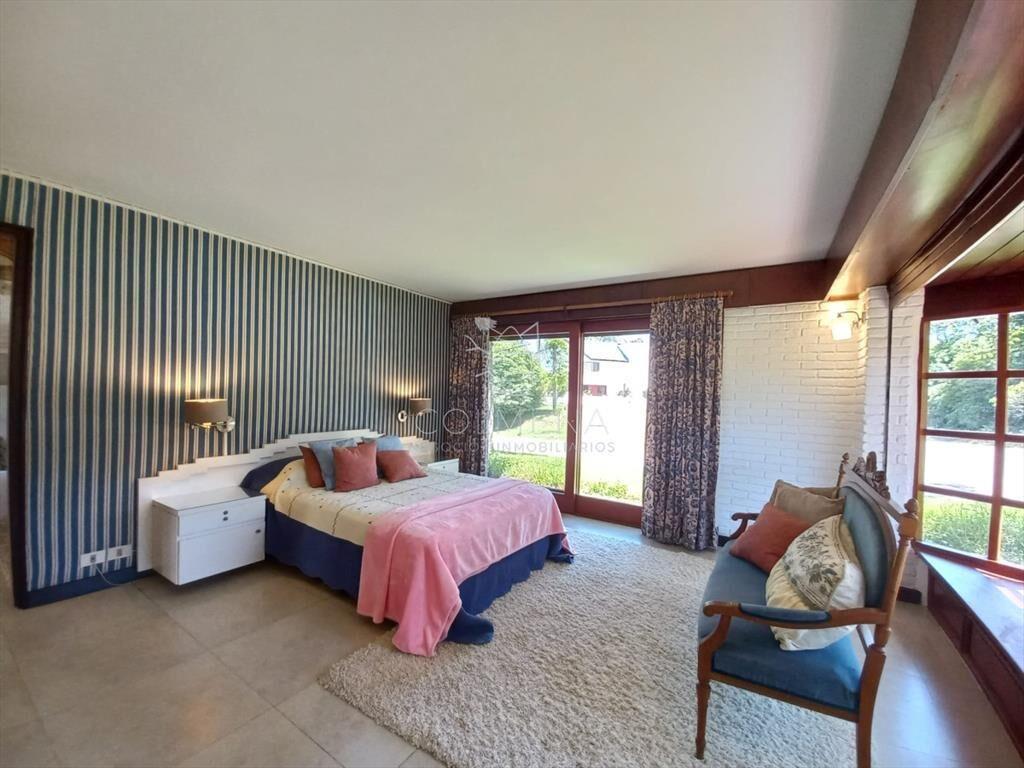 Alquila gran casa de 5 dormitorios en Playa Mansa, Punta de