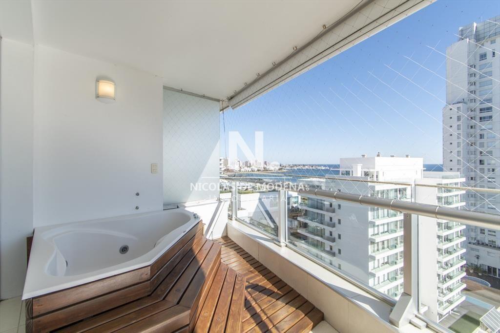 En venta departamento con balcon y 3 dormitorios