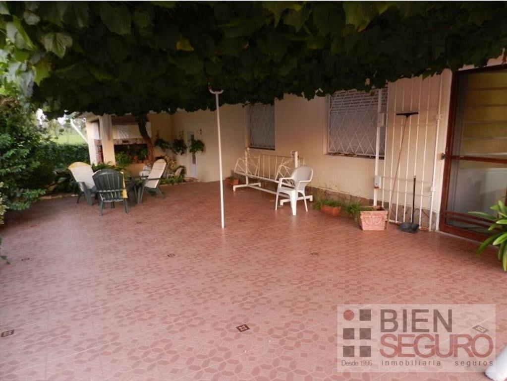 Gran terreno de 11,7 hás, Bodega, viñedo y 2 casas en venta