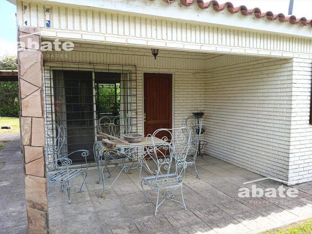 Venta de casa en Atlántida con 4 dormitorios y piscina