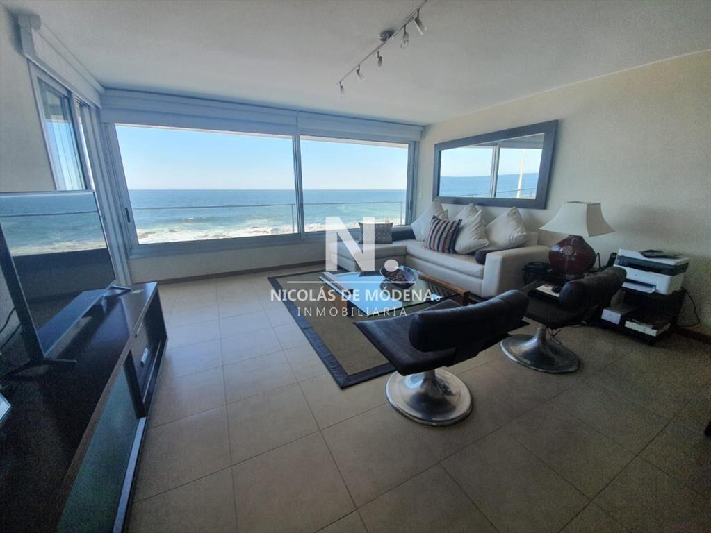 Departamento en venta frente al mar.