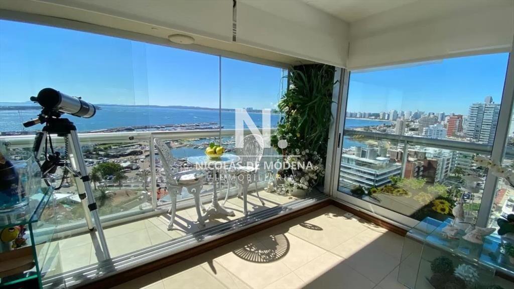Vende departamento de 3 dormitorios, con en Punta