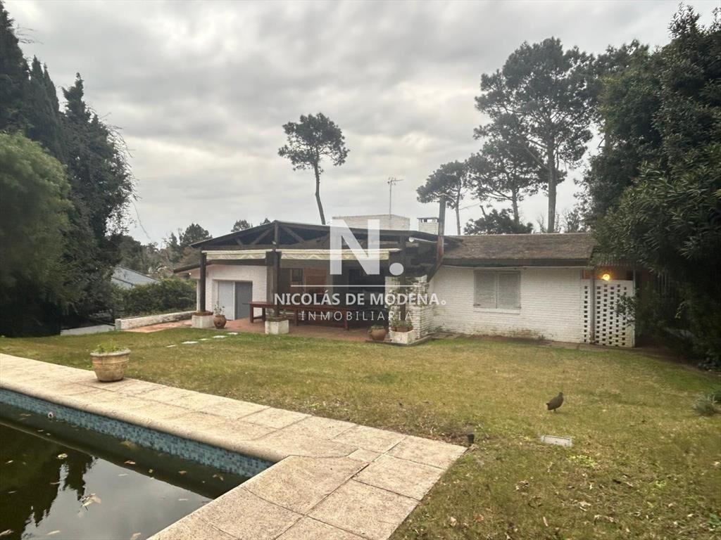 Casa en Venta de 4 dormitorios en Jardines de ,