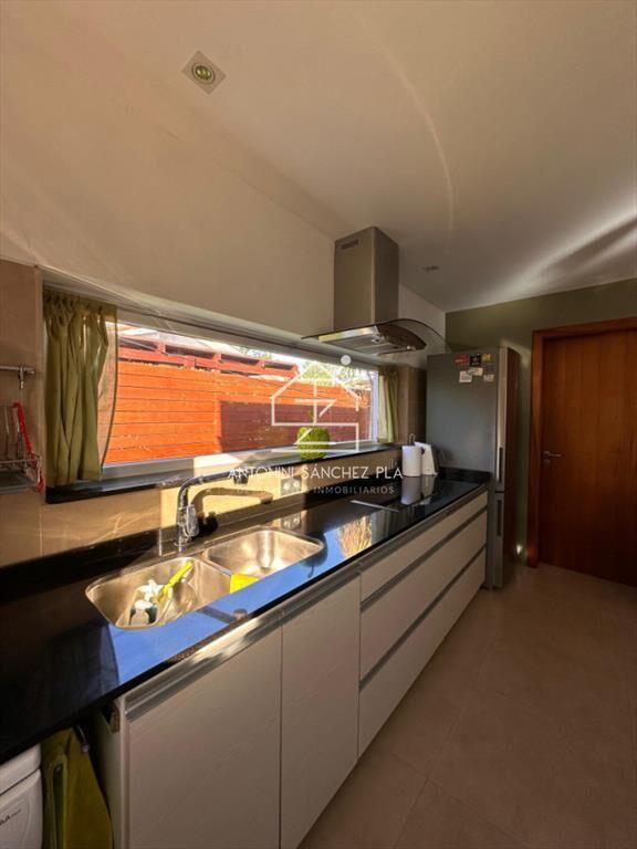 En venta chalet de 3 dormitorios con pergola, en