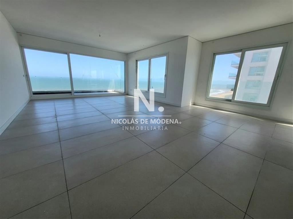 Vende apartamento con hermosa vista, de 4 en del
