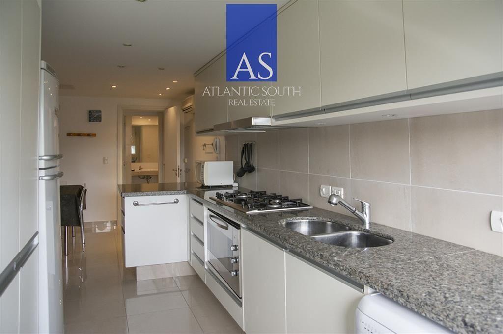 Apartamento frente a al mar Playa Brava en venta.