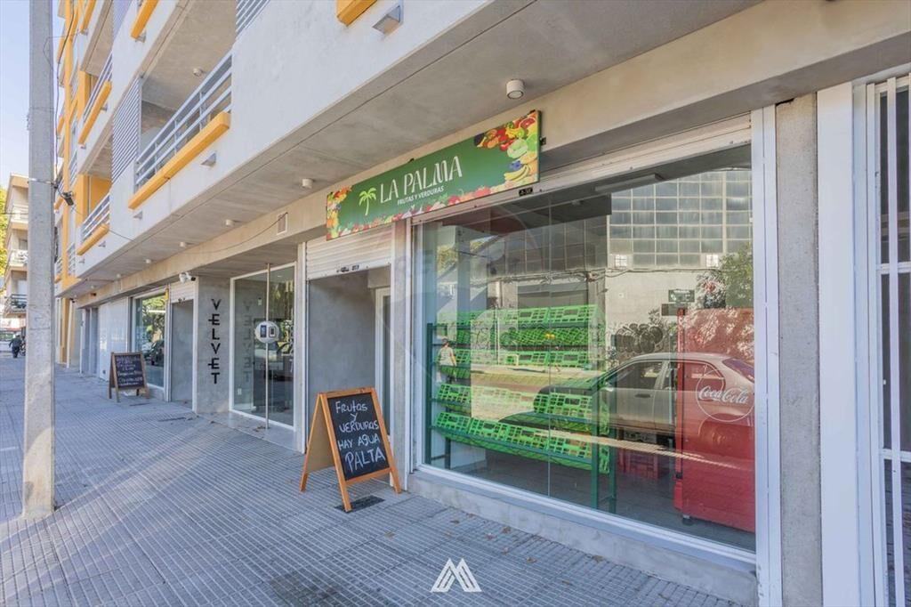 VENTA LOCAL C/RENTA TRES CRUCES
