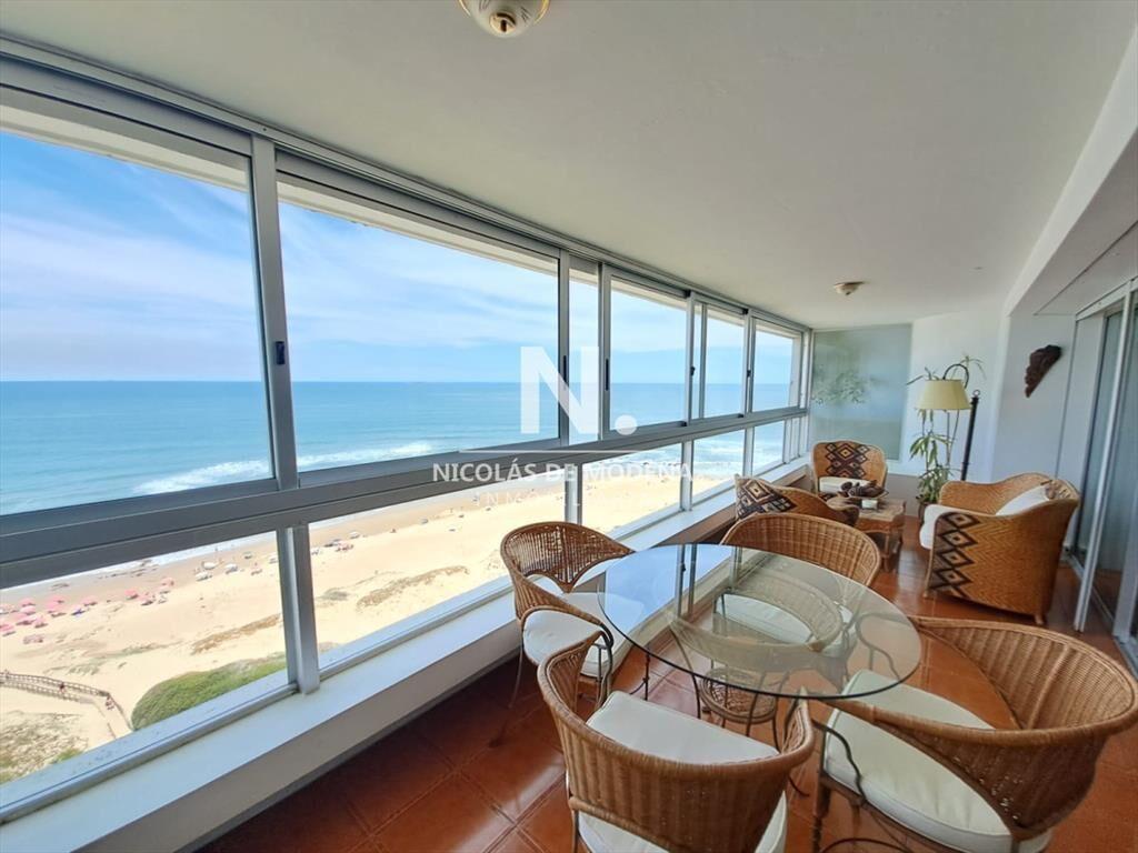 Espectacular apartamento en venta frente al mar