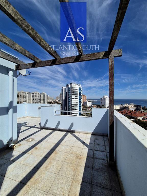 Penthouse 2 dormitorios con vista al mar garage y
