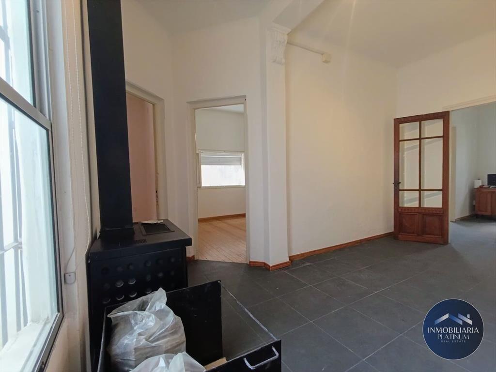 Casa en venta 3 dormitorios+altillo c/ cochera en La Bla...