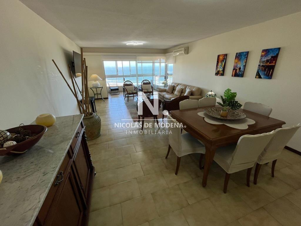 Apartamento en alquiler de 3 dormitorios en Primera Linea d