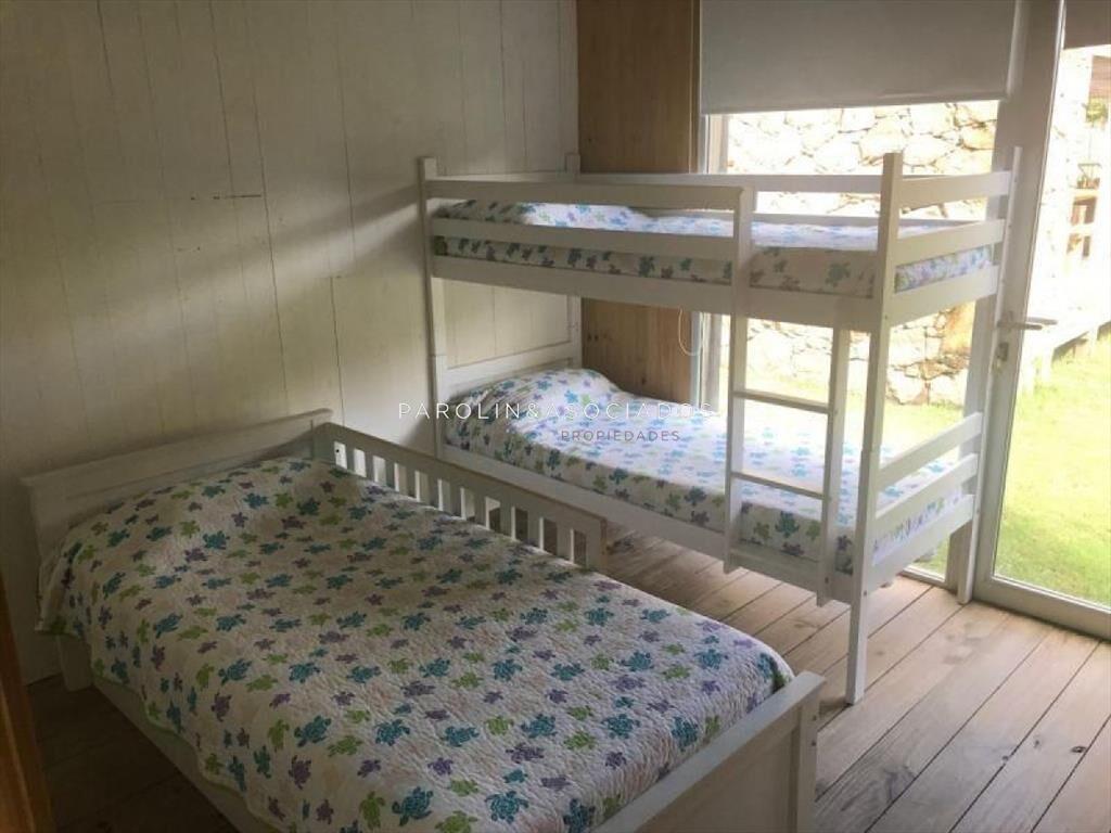 Casa en venta de 5 dormitorios en barrio privado,
