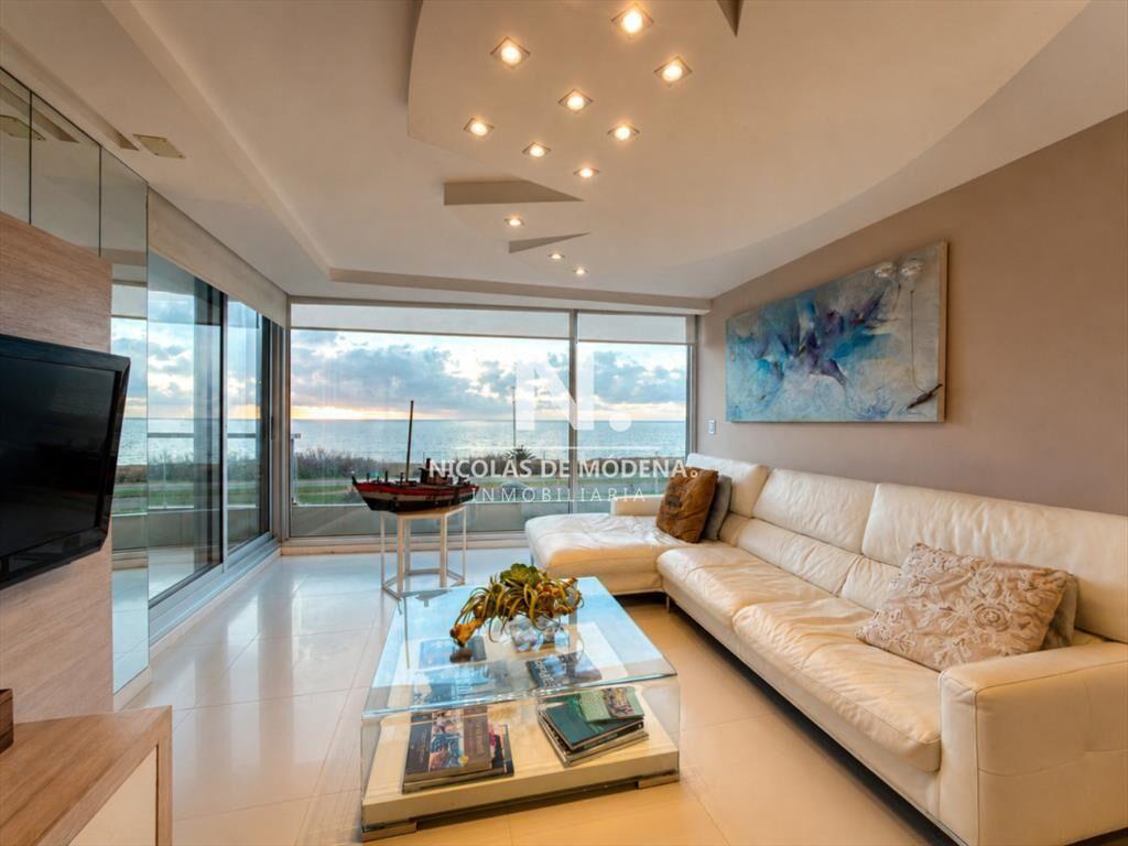 Vende Apartamento en Mansa de 3 dormitorios.