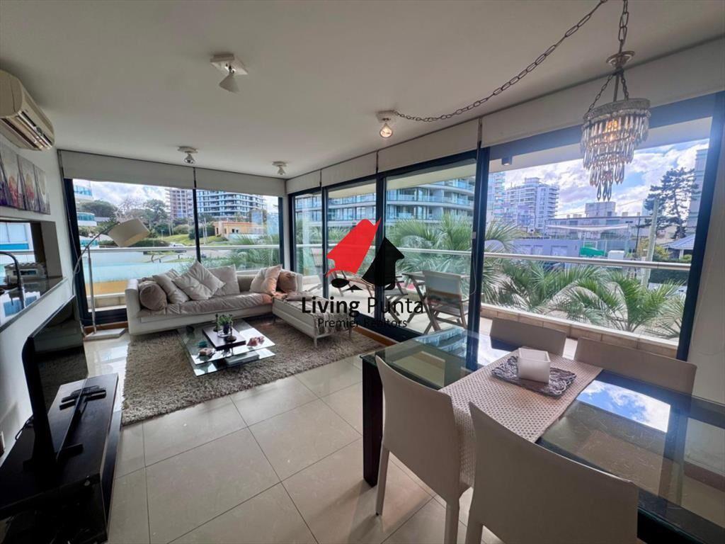 Hermoso apartamento en venta a pasos del mar