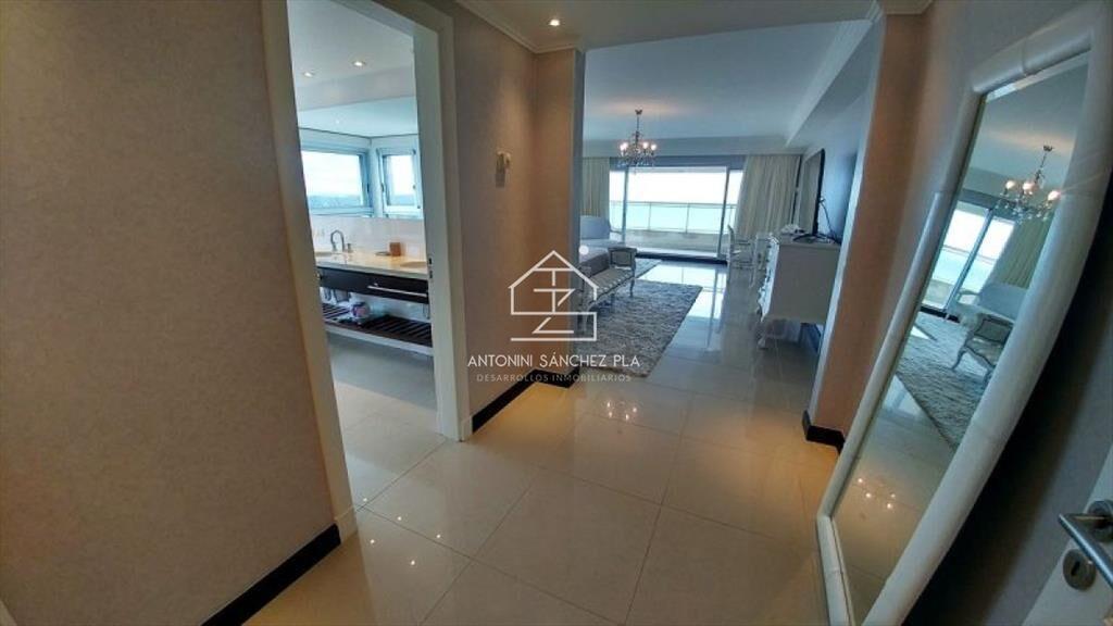 Exclusivo departamento en venta Playa Brava 4 -