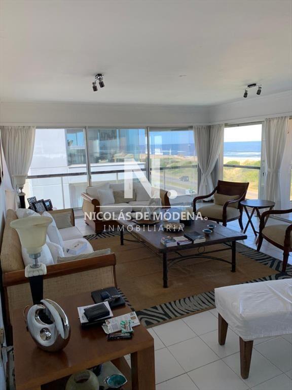Apartamento en Brava PH con parrillero cerrado y