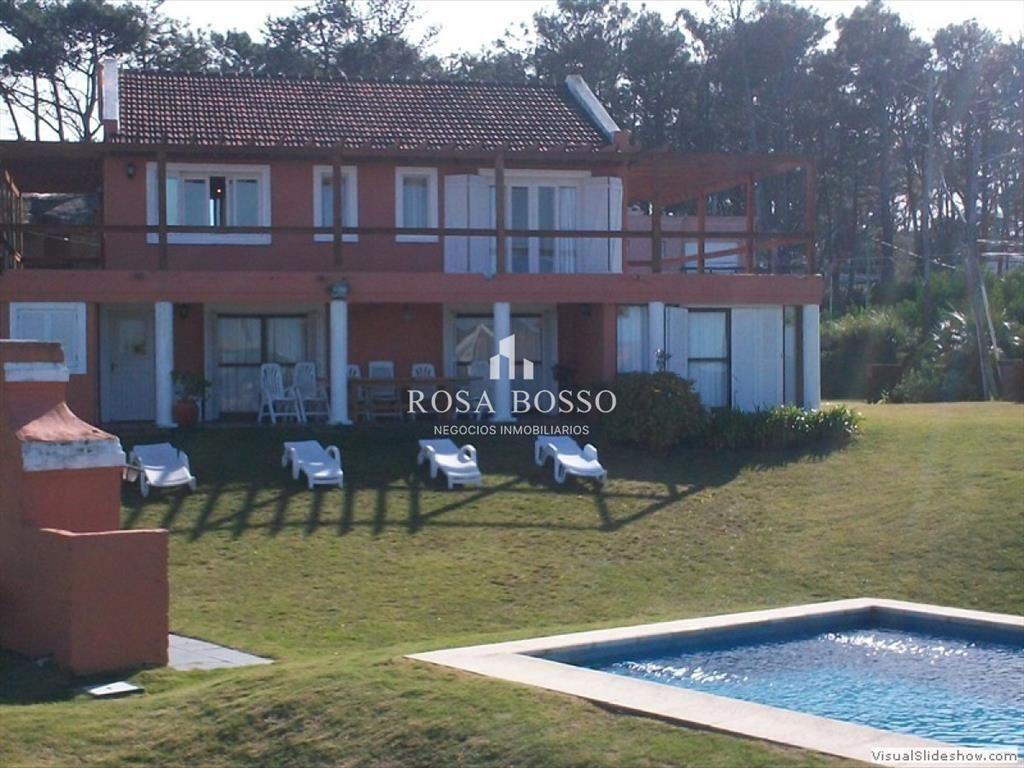 Casa en alquiler 4 dormitorios con piscina en