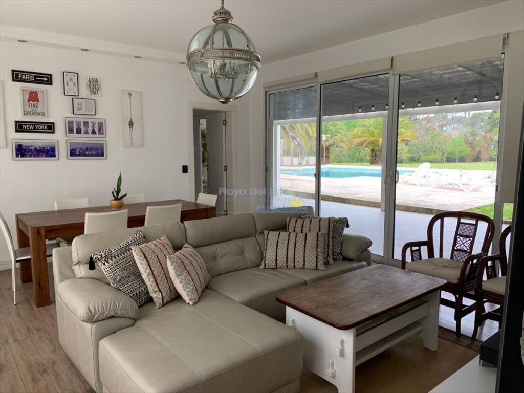 Moderna Casa de 4 Dormitorios en el Golf - Punta