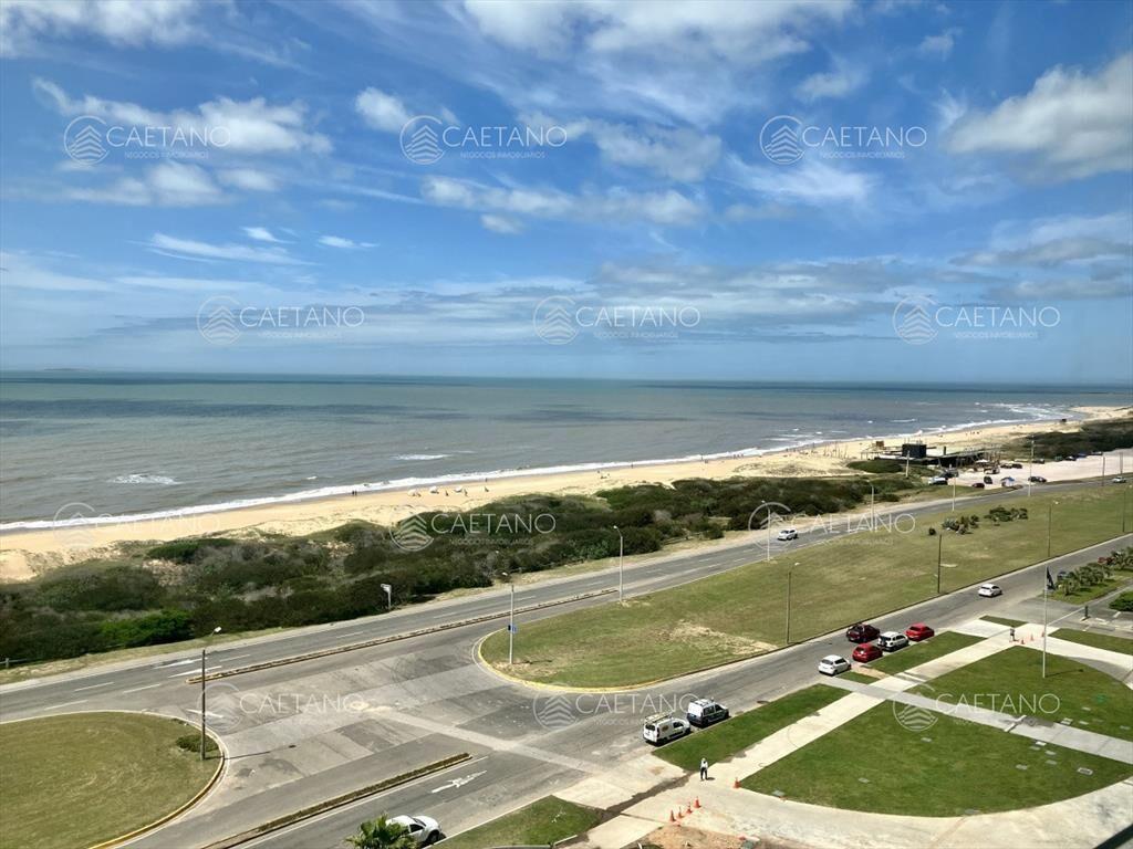 Espectacular apartamento frente a playa Brava en