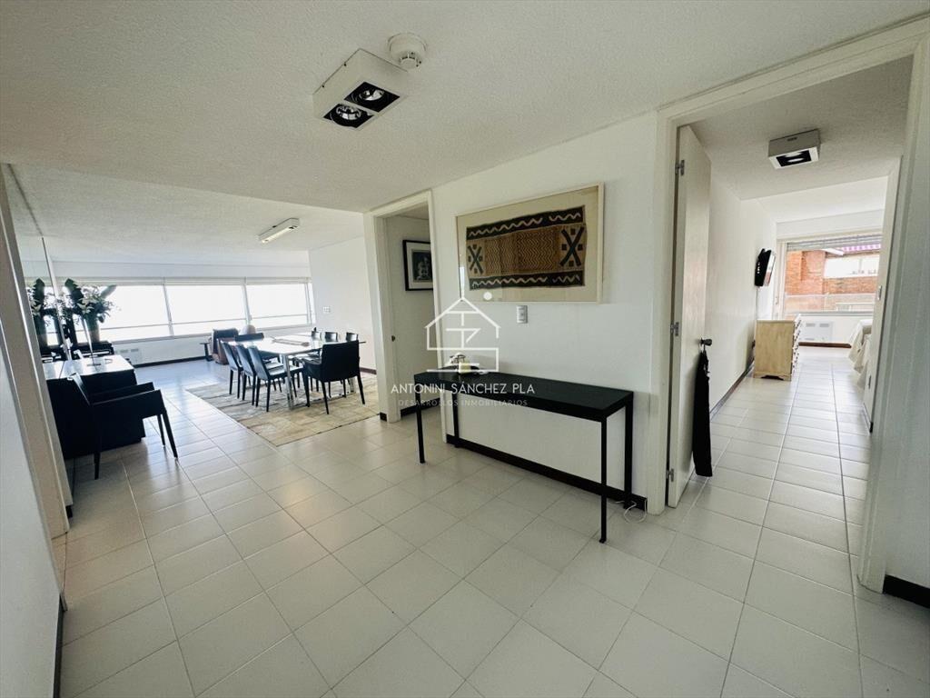 Alquiler y venta de apartamento 3 dorm. mas dep. playa brav