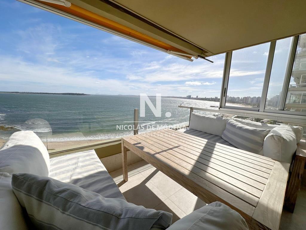 En venta apartamento semi-piso en torre Malecon