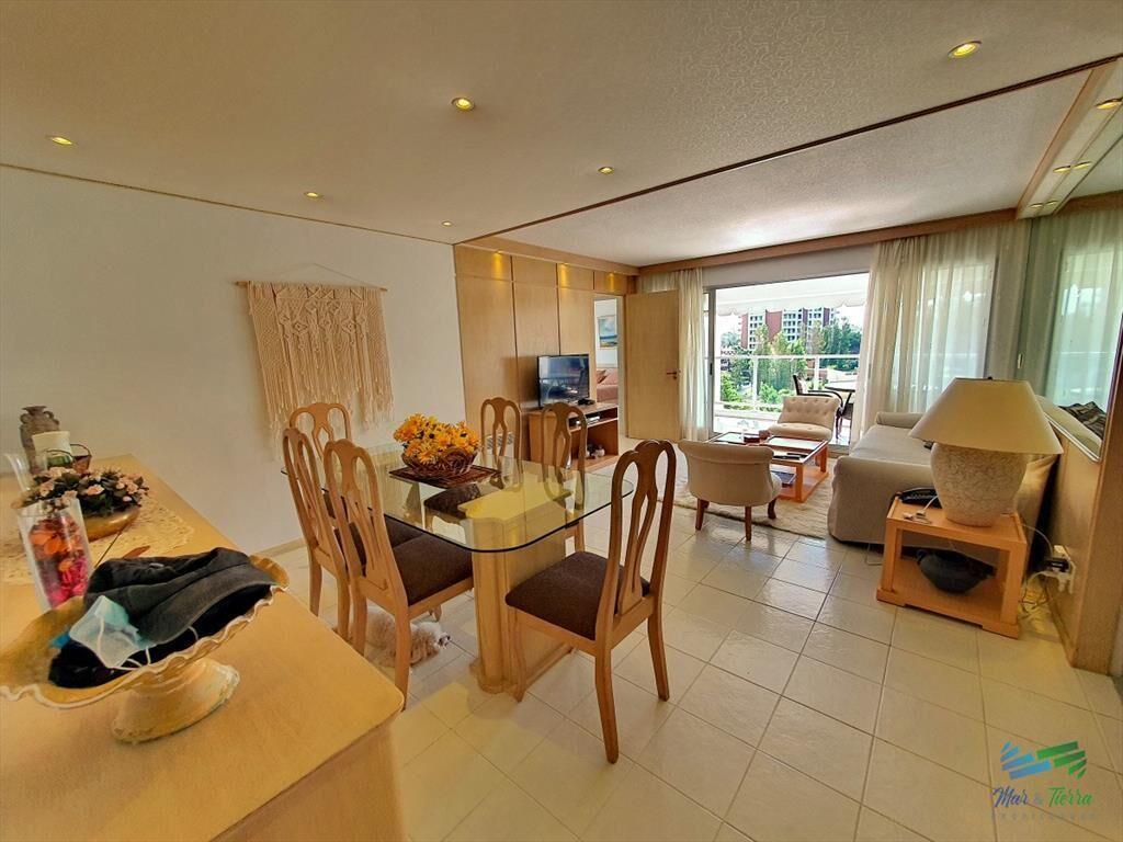Vendo apartamento de 2 dormitorios, 2 baños y