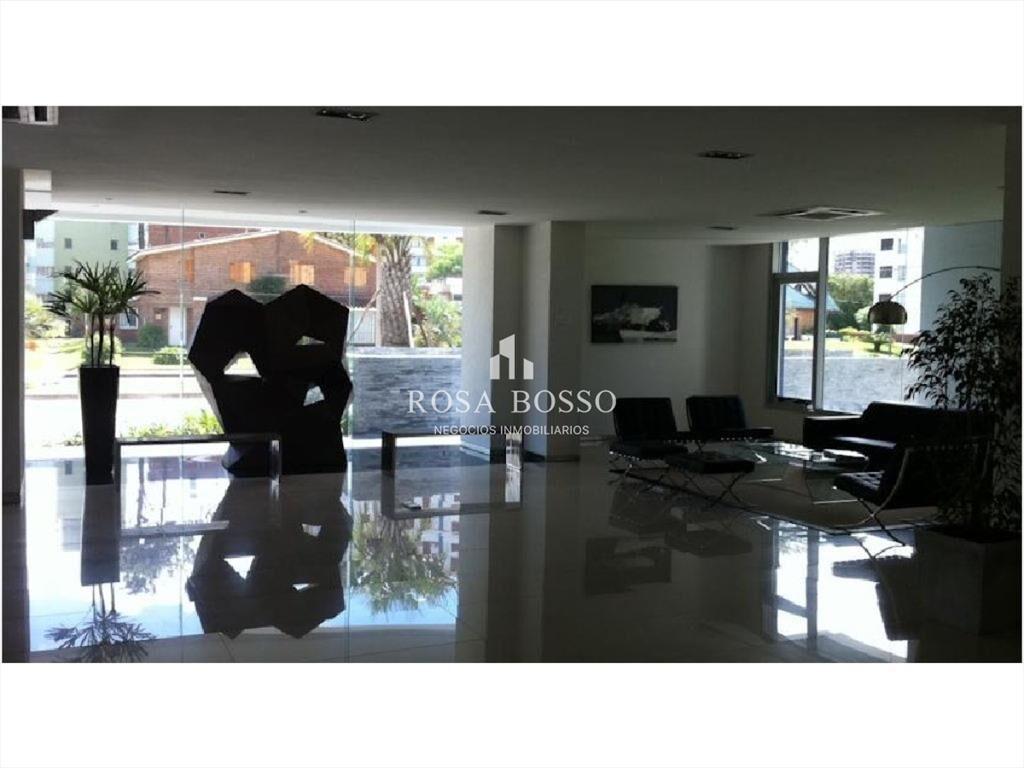 Apartamento en Brava, 3 dormitorios *