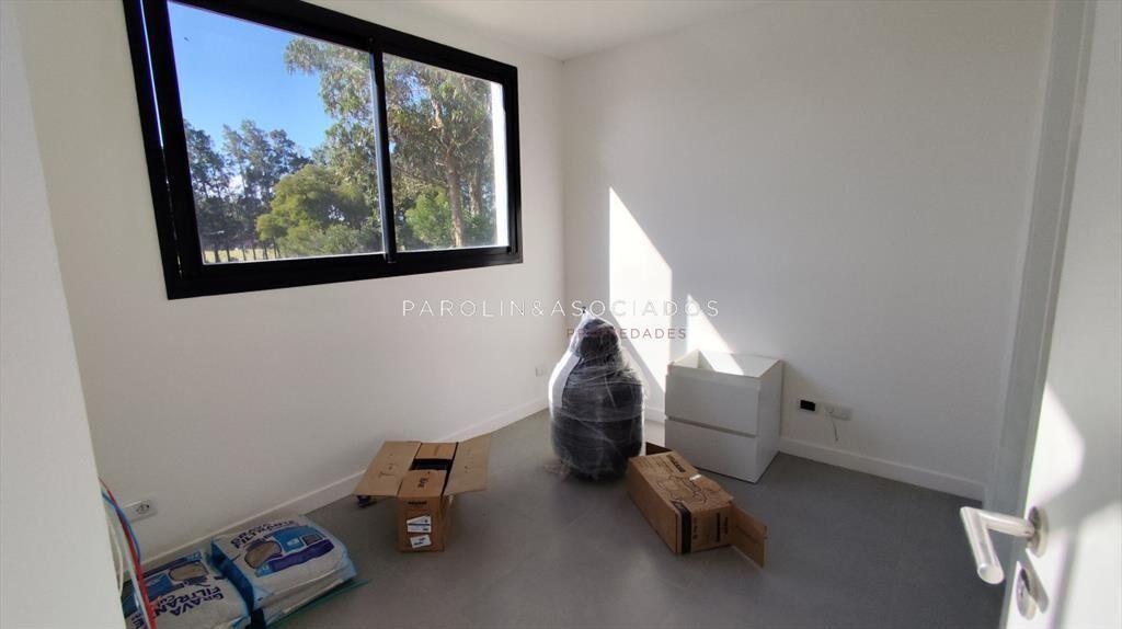 Casa a estrenar en venta de 4 dormitorios en El