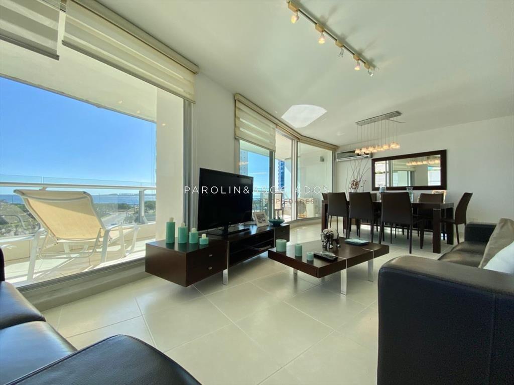 Apartamento en venta Playa Mansa 3 dormitorios