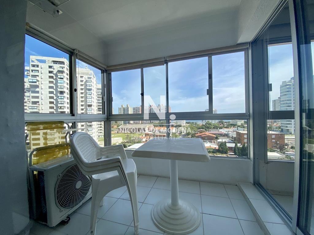 Apartamento con vista a Playa Mansa 2 dormitorios