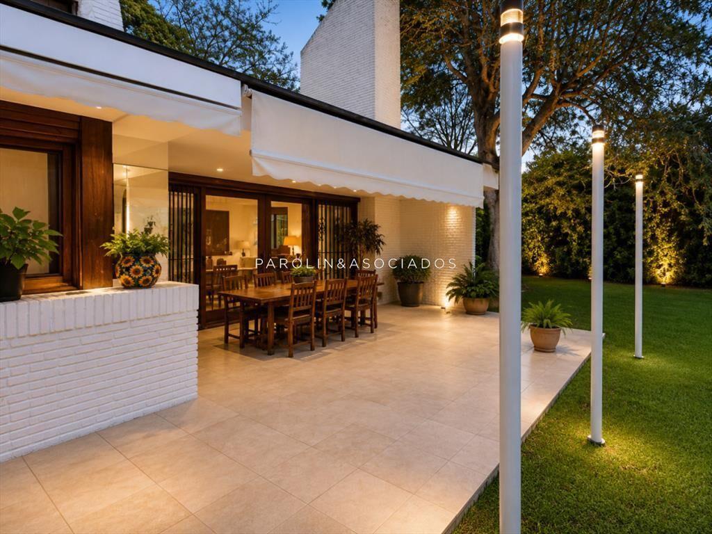 CASA EN VENTA EN MANSA PUNTA DEL ESTE 5 DORMITORIOS