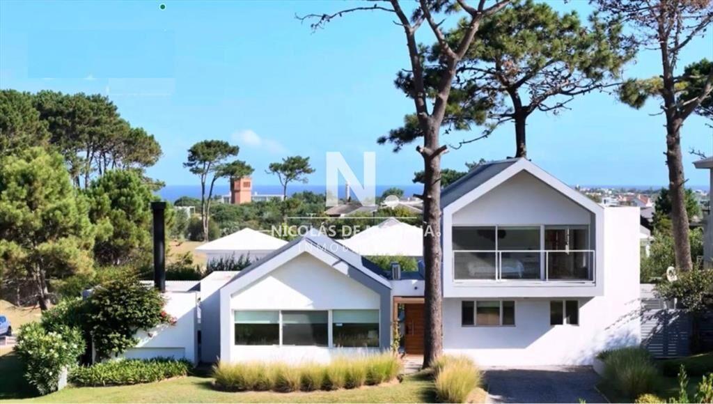 Casa de 5 Dormitorios en Jose Ignacio - Barrio Privado Pina