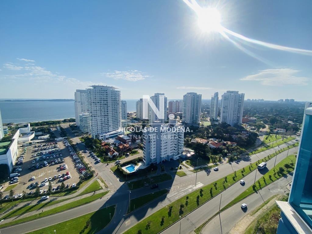 Hermoso apartamento de 3 dormitorios mas dependencia de ser