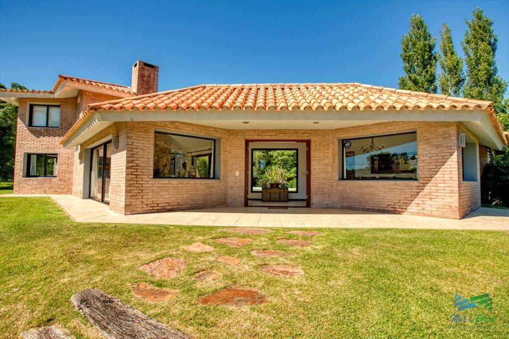 Se vende casa 5 dormitorios, con piscina en del