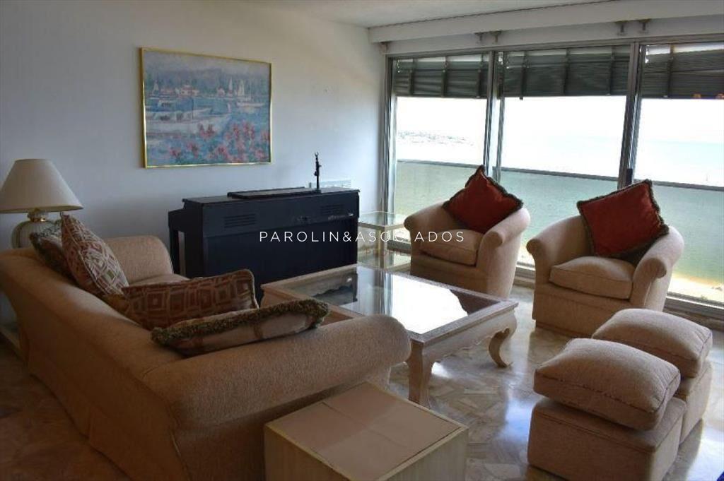 Apartamento en venta de 3 dormitorios en edificio