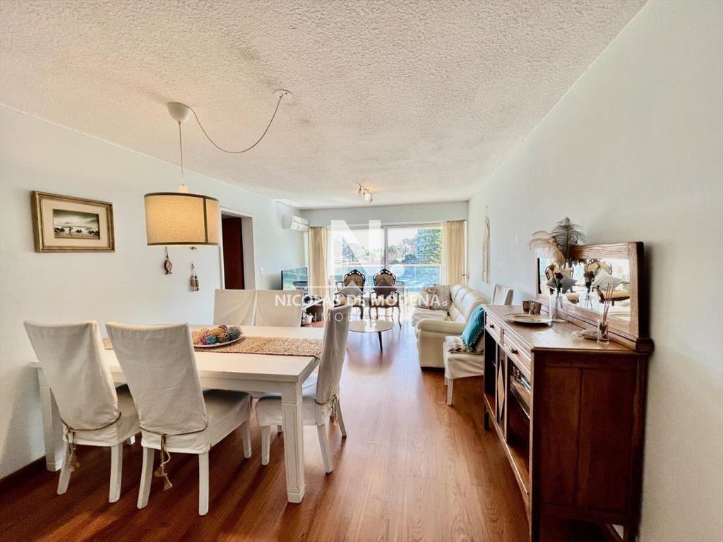Se vende apartamento de 2 dormitorios en Roosevelt Punta de